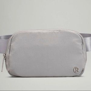 Lululemon Everywhere Belt Bag Silver Drop